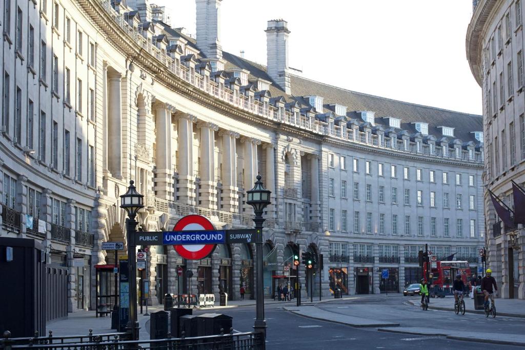 Zedwell Capsule | Piccadilly Circus